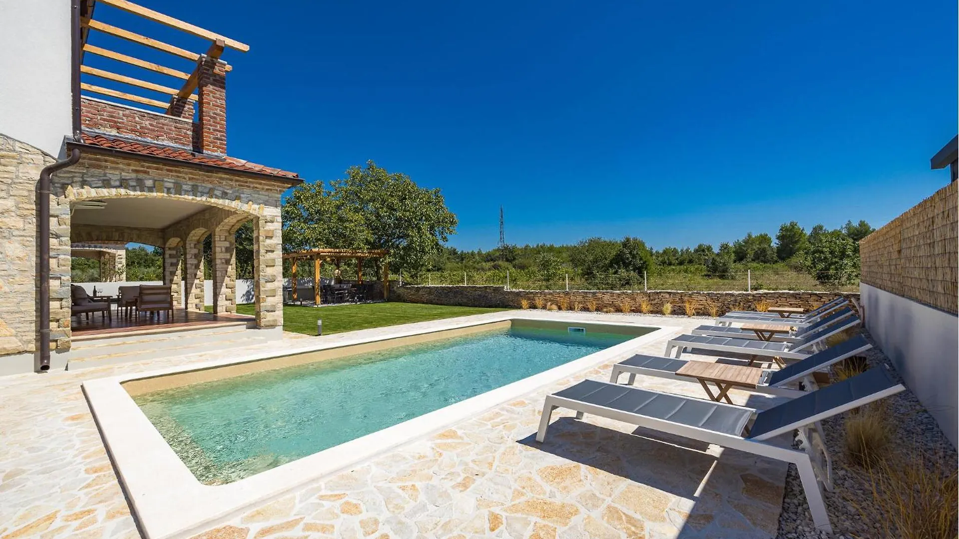 Holiday home Beautiful Home In Cabrunici With Kitchen