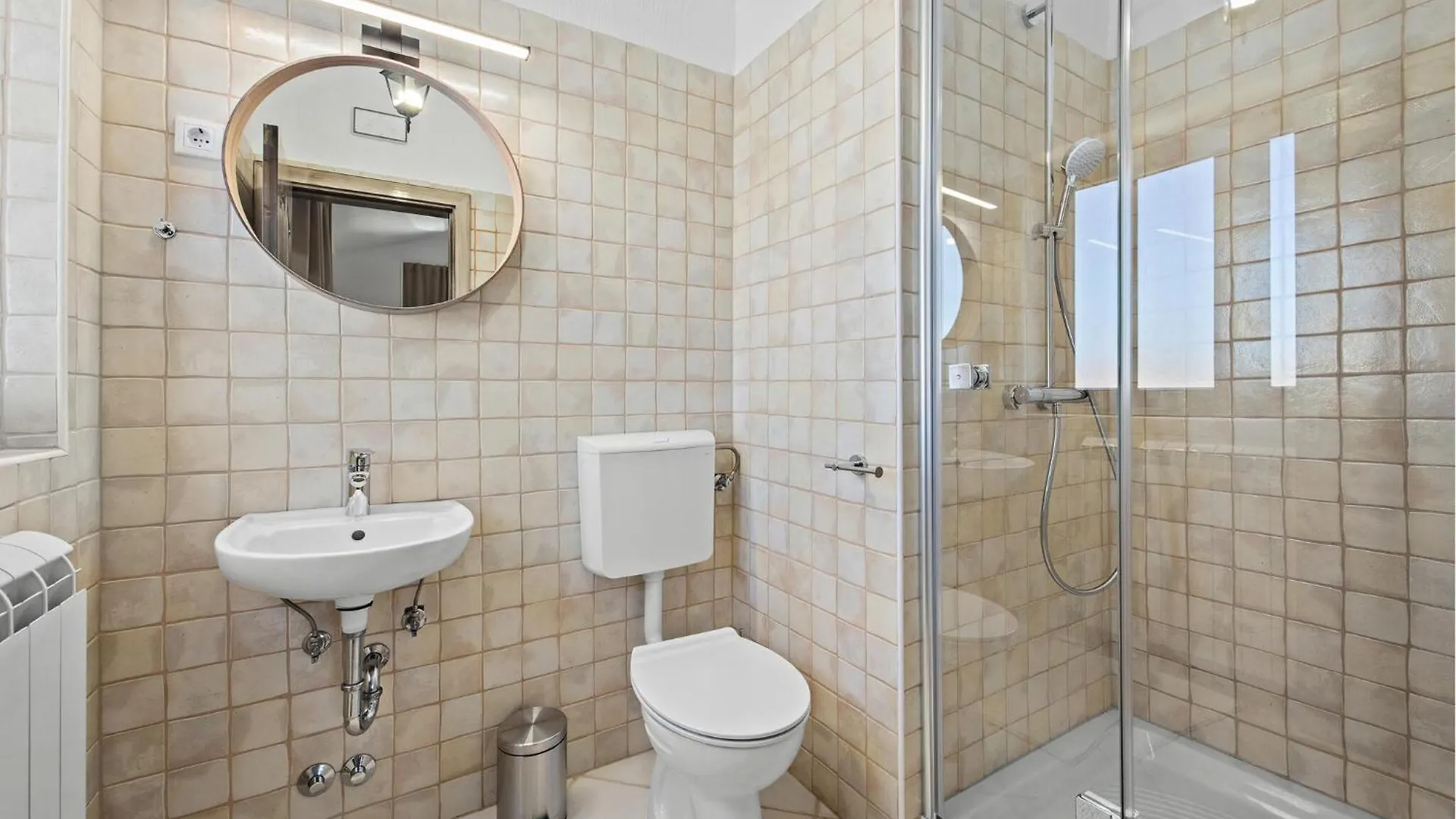 Beautiful Home In Cabrunici With Kitchen Holiday home