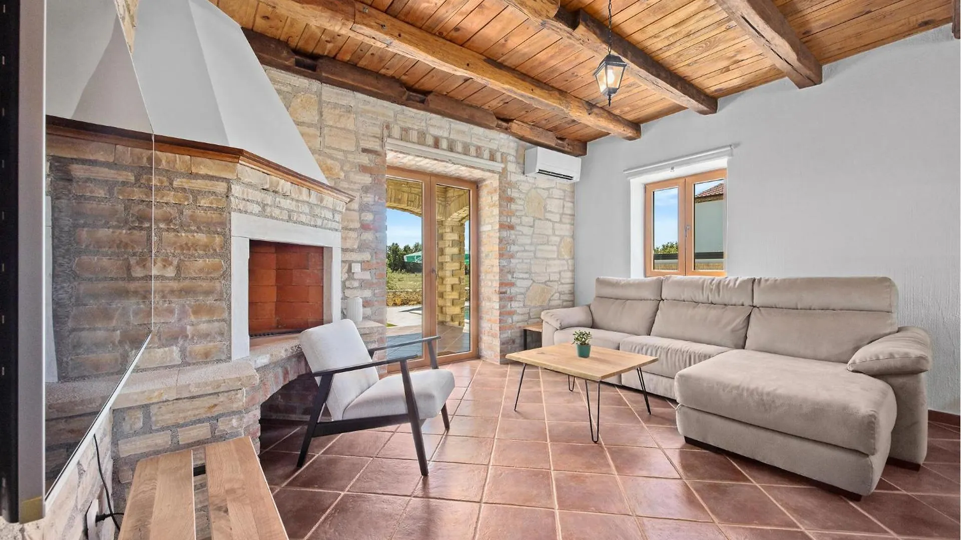 Beautiful Home In Cabrunici With Kitchen Holiday home