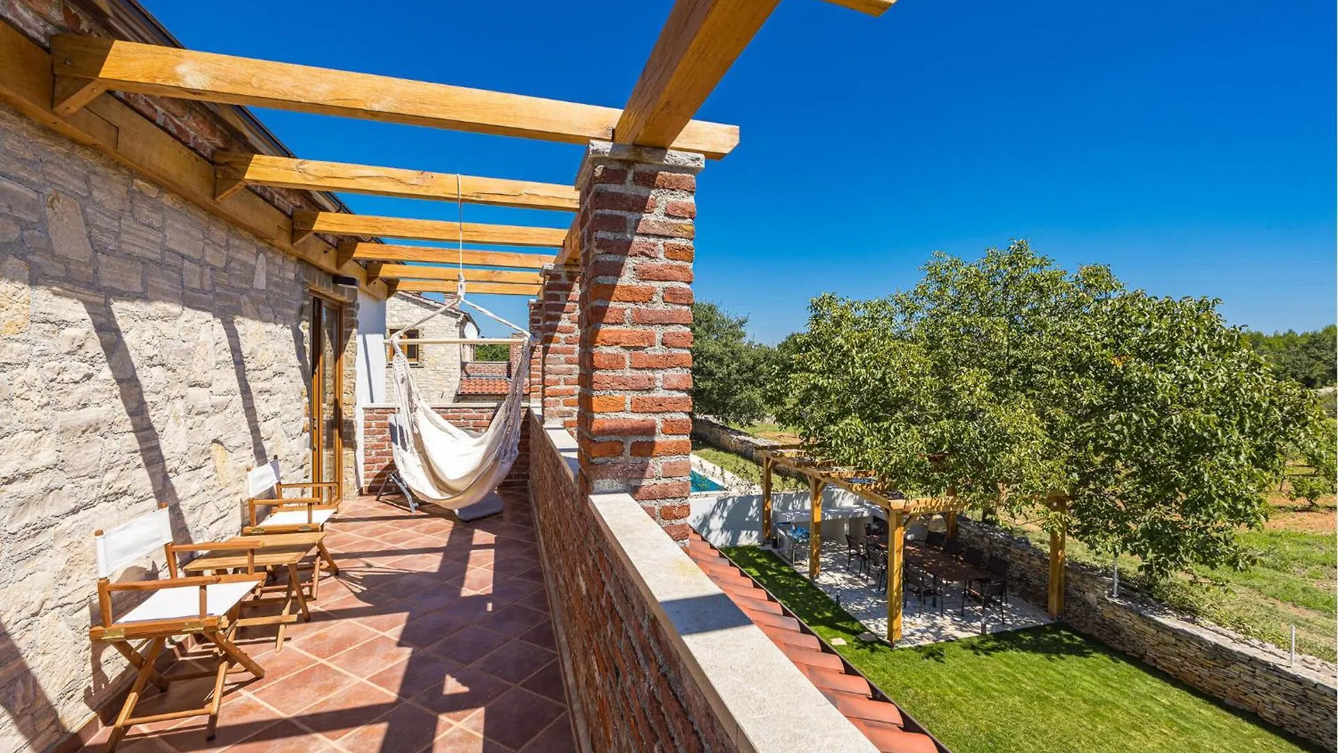 Beautiful Home In Cabrunici With Kitchen