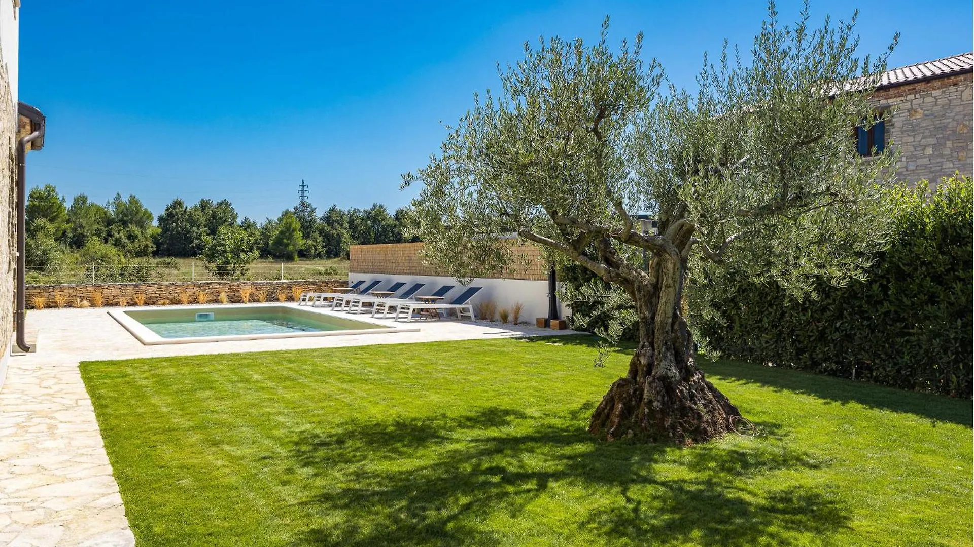 Beautiful Home In Cabrunici With Kitchen Holiday home