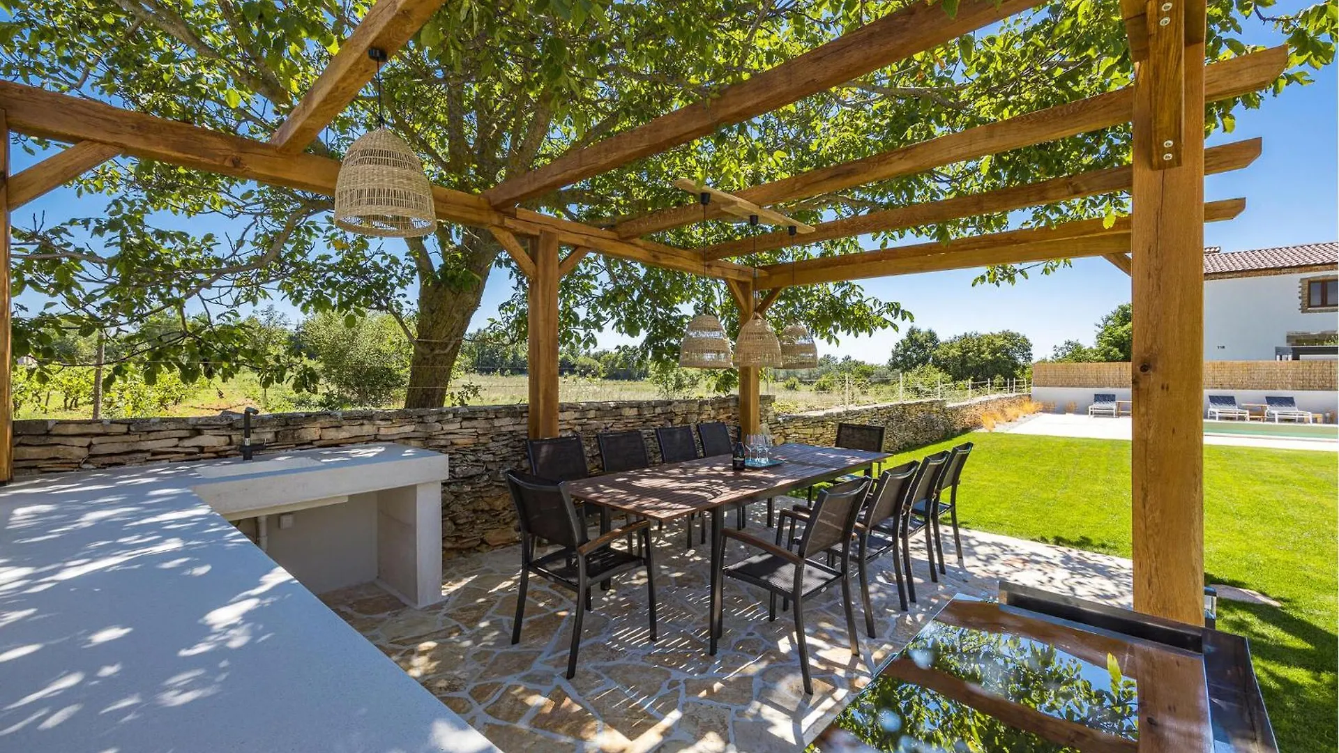 Beautiful Home In Cabrunici With Kitchen